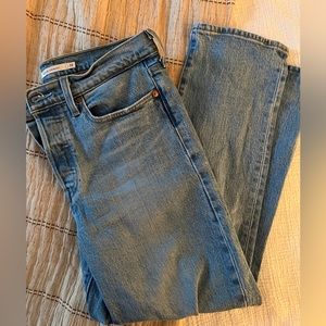Levi’s Ribcage Straight Jeans - Distressed Knee